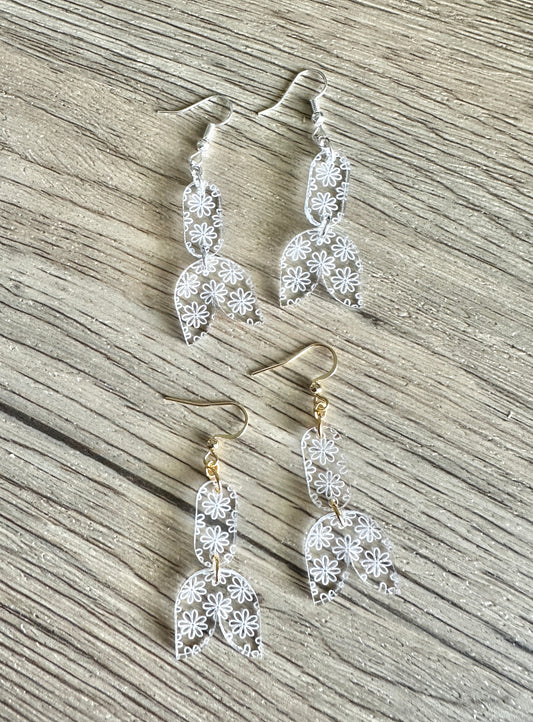 Small Tulip Daisy Engraved Earrings