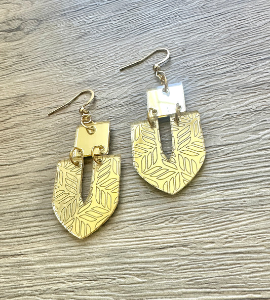Gold Mirror Pointed Engrave Earrings- Super Lightweight