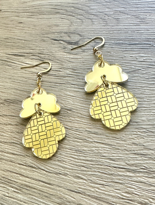 Gold Mirror Scalloped Engrave Earrings- Super lightweight