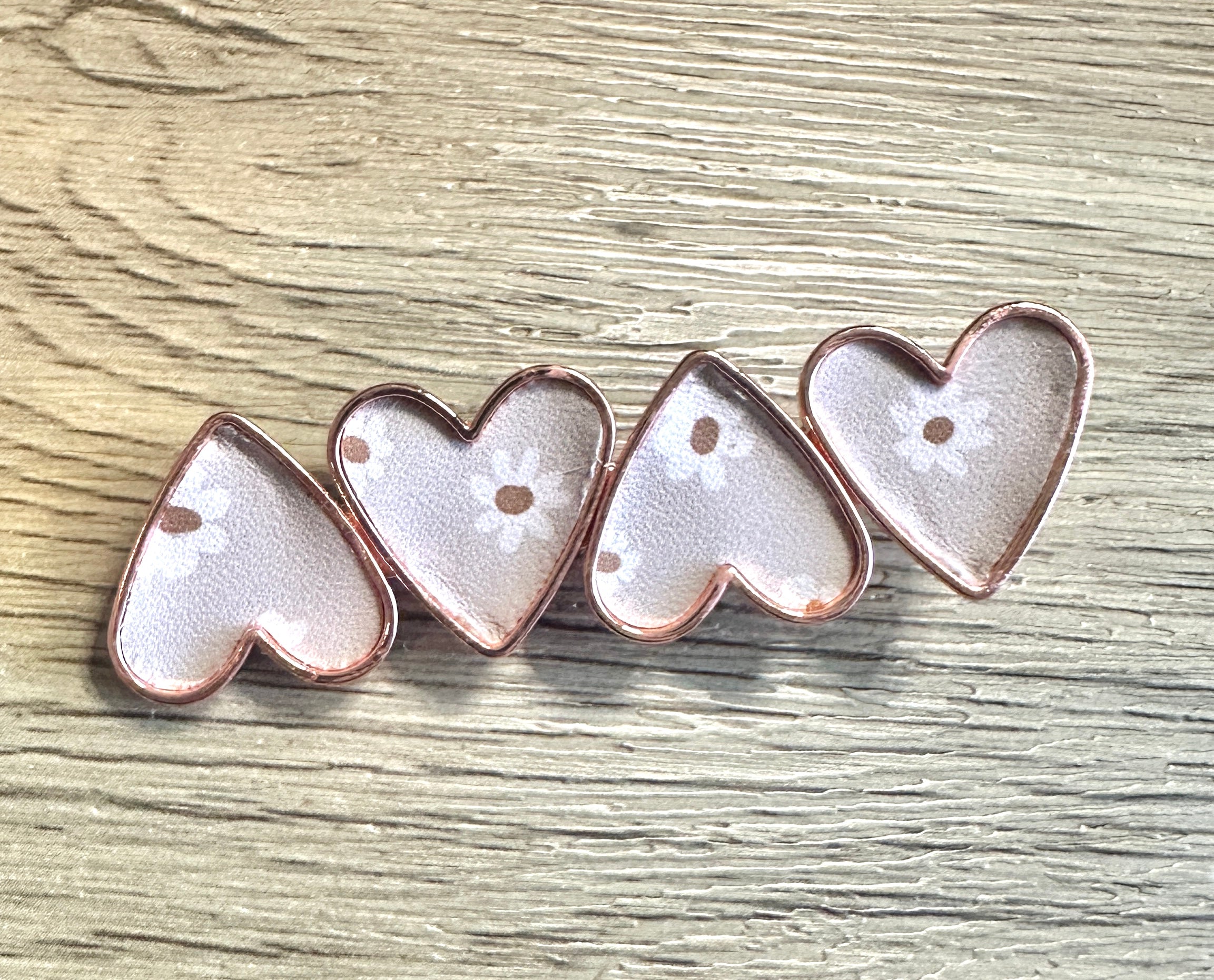 Neutral Daisy Heart Inlay Clip