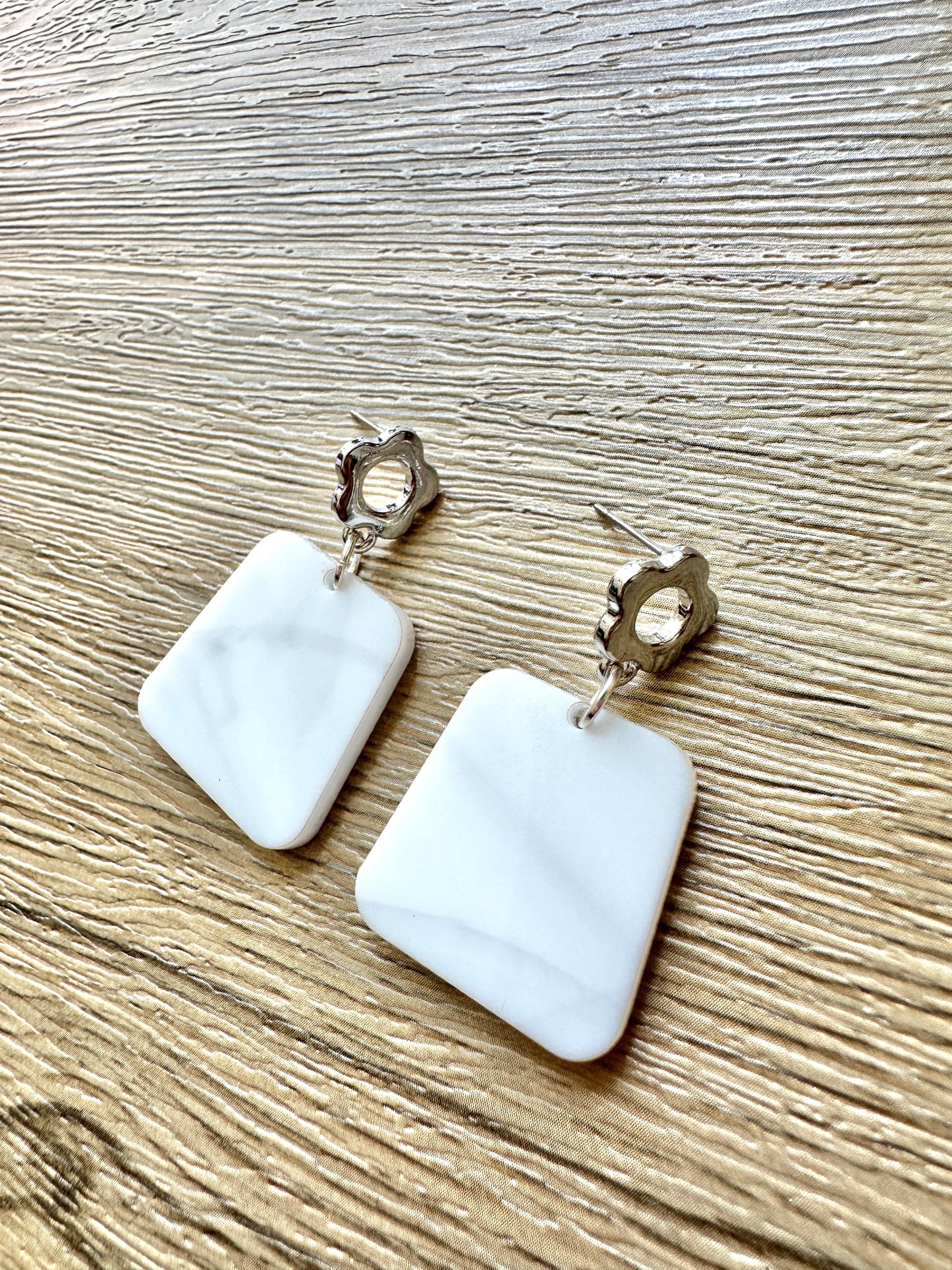 Marble Acrylic Box with Silver Daisy Earrings