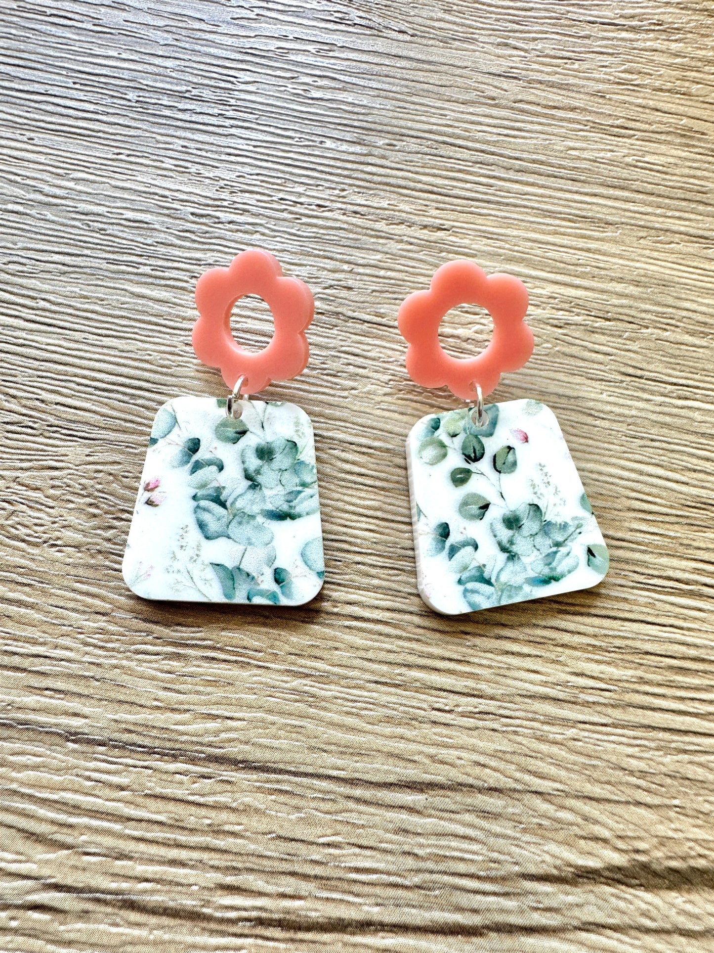 Eucalyptus Box with Pink Daisy Earrings