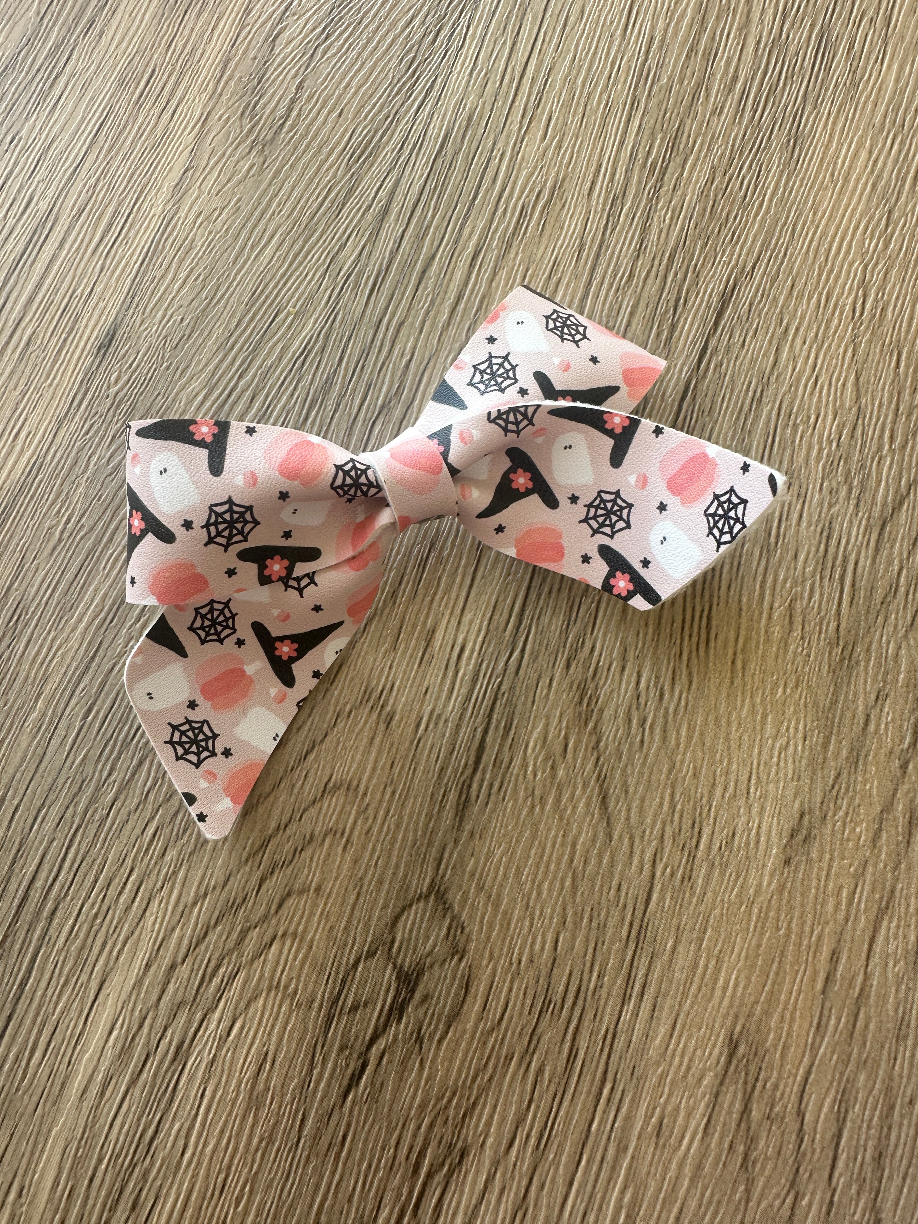 Witch Hat Blakley Bow