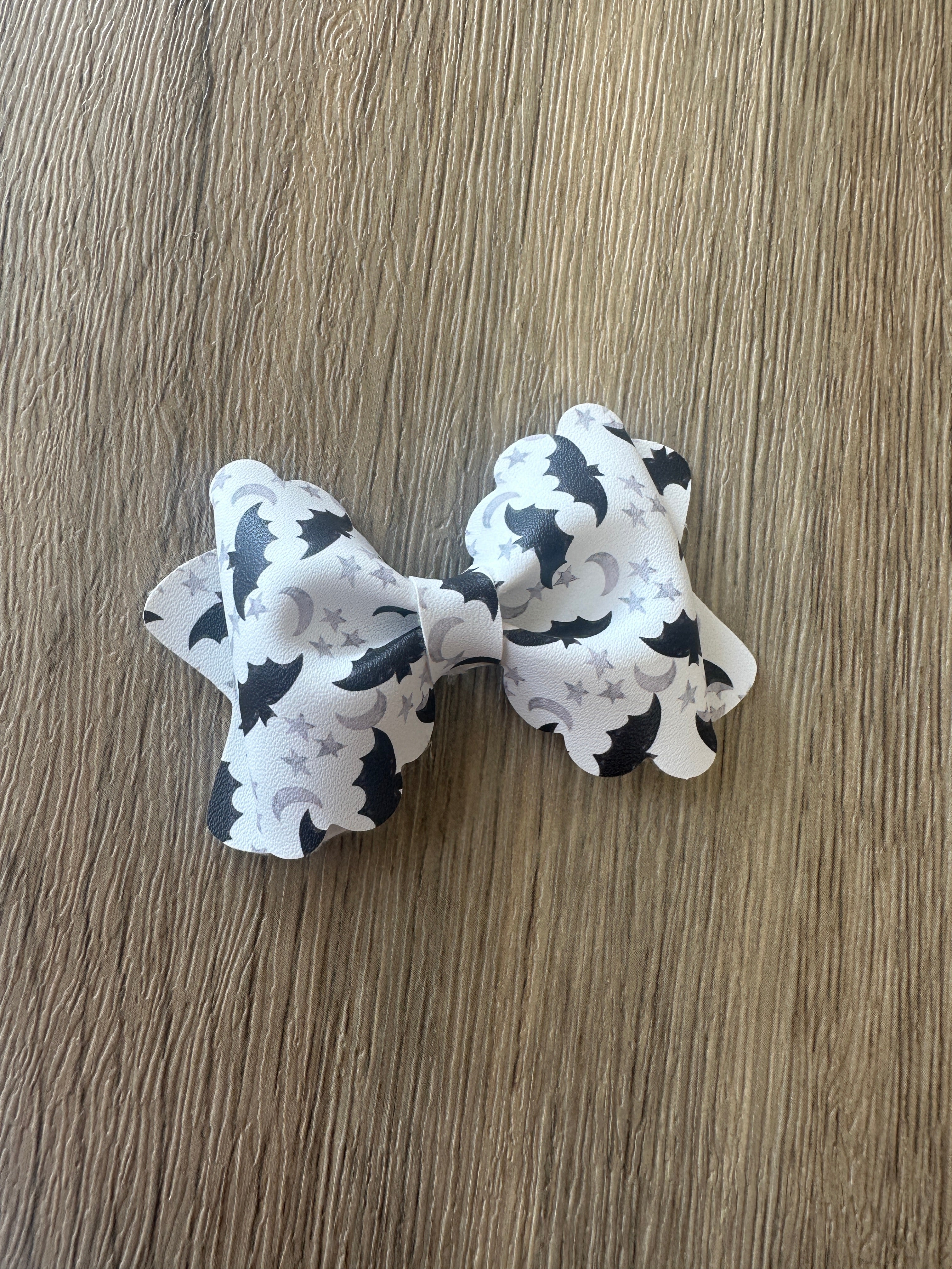 Bat Grace Bow