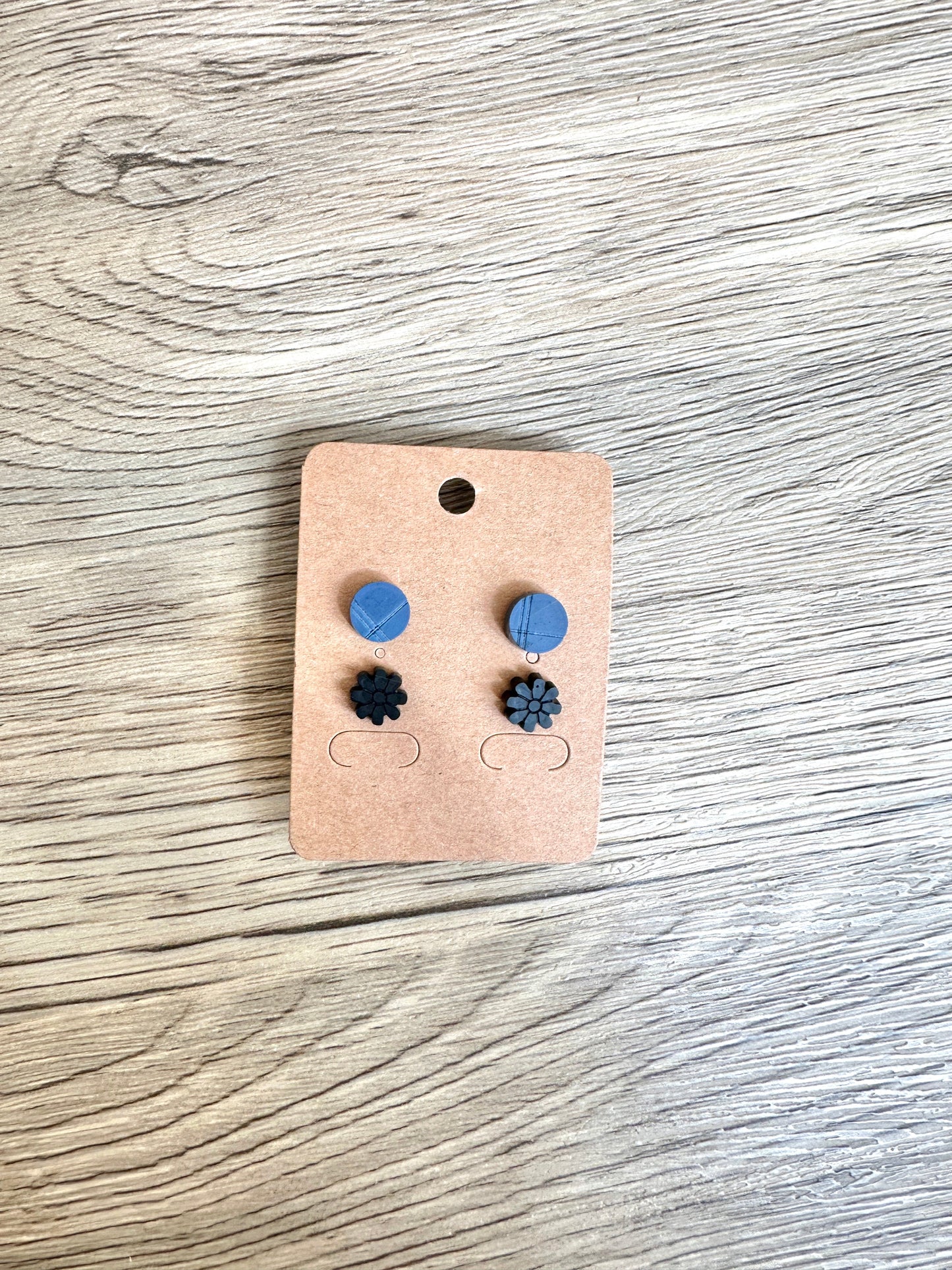 Blue Circle Black Daisy Stud Set