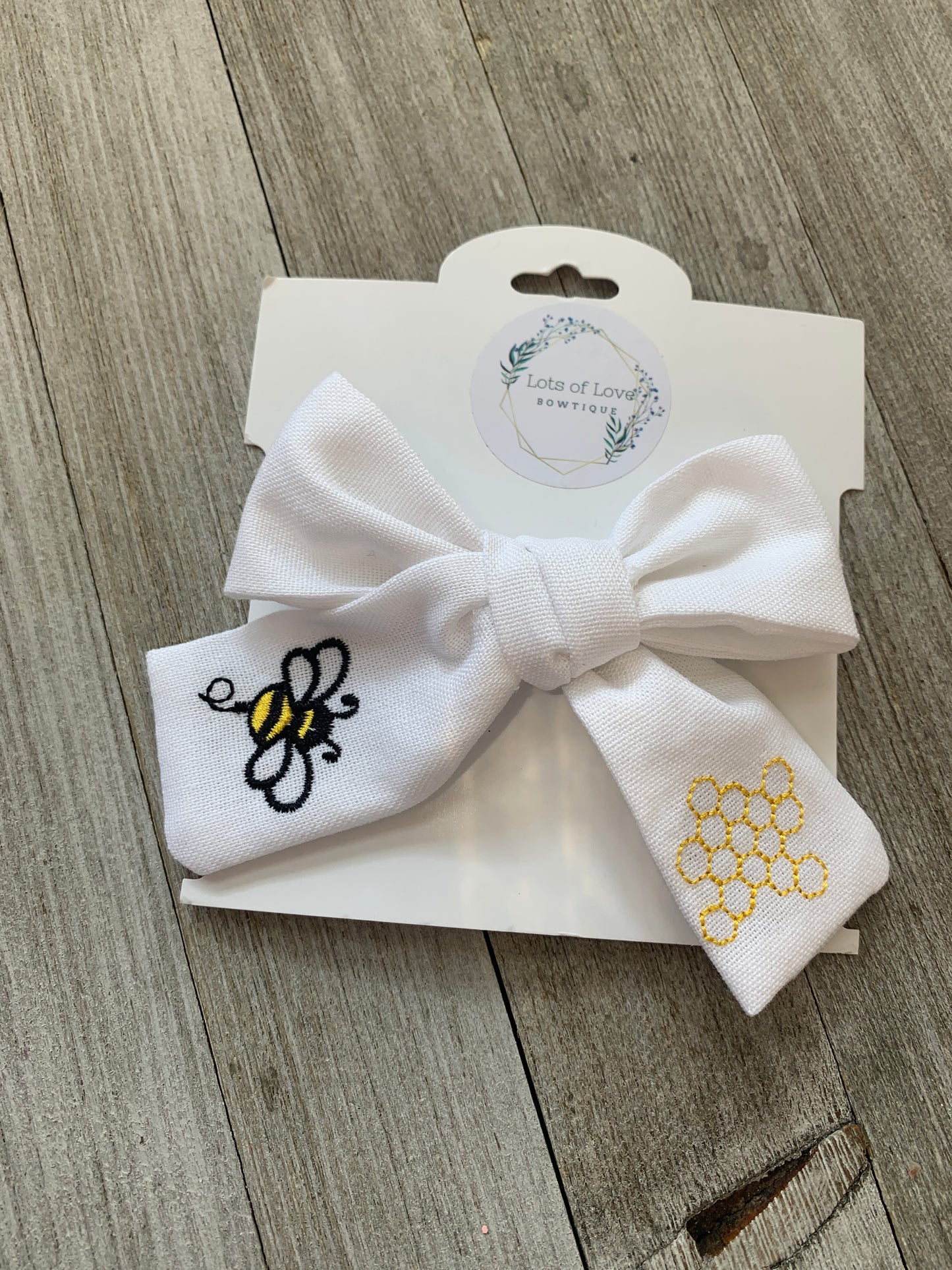 White Bee Closed Edge Bow