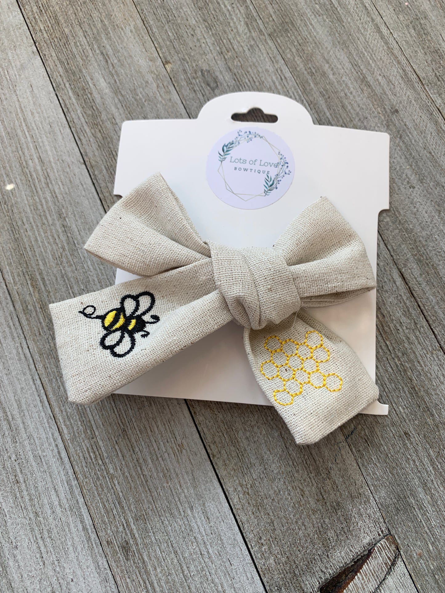 Tan Bee Closed Edge Bow
