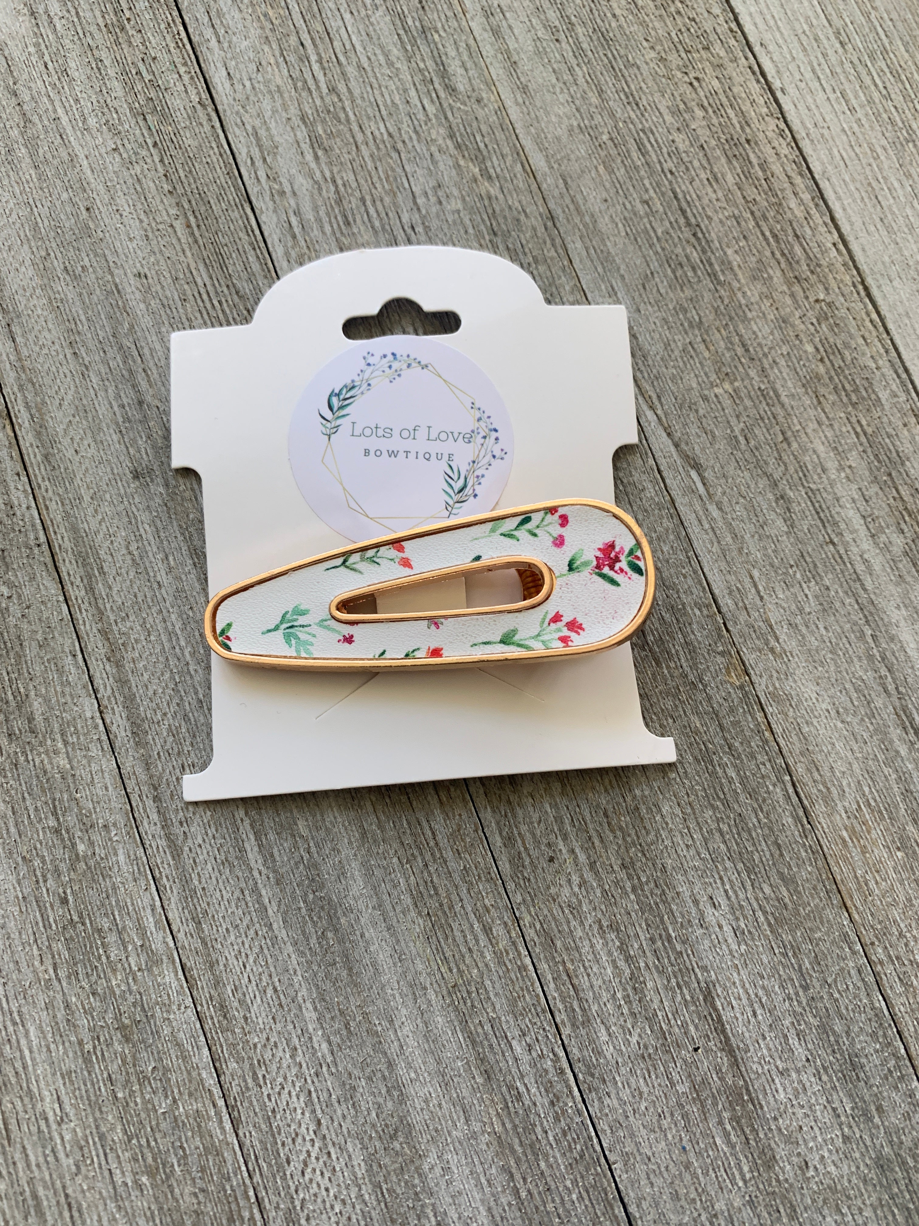 White Floral Hollow Triangle Clip