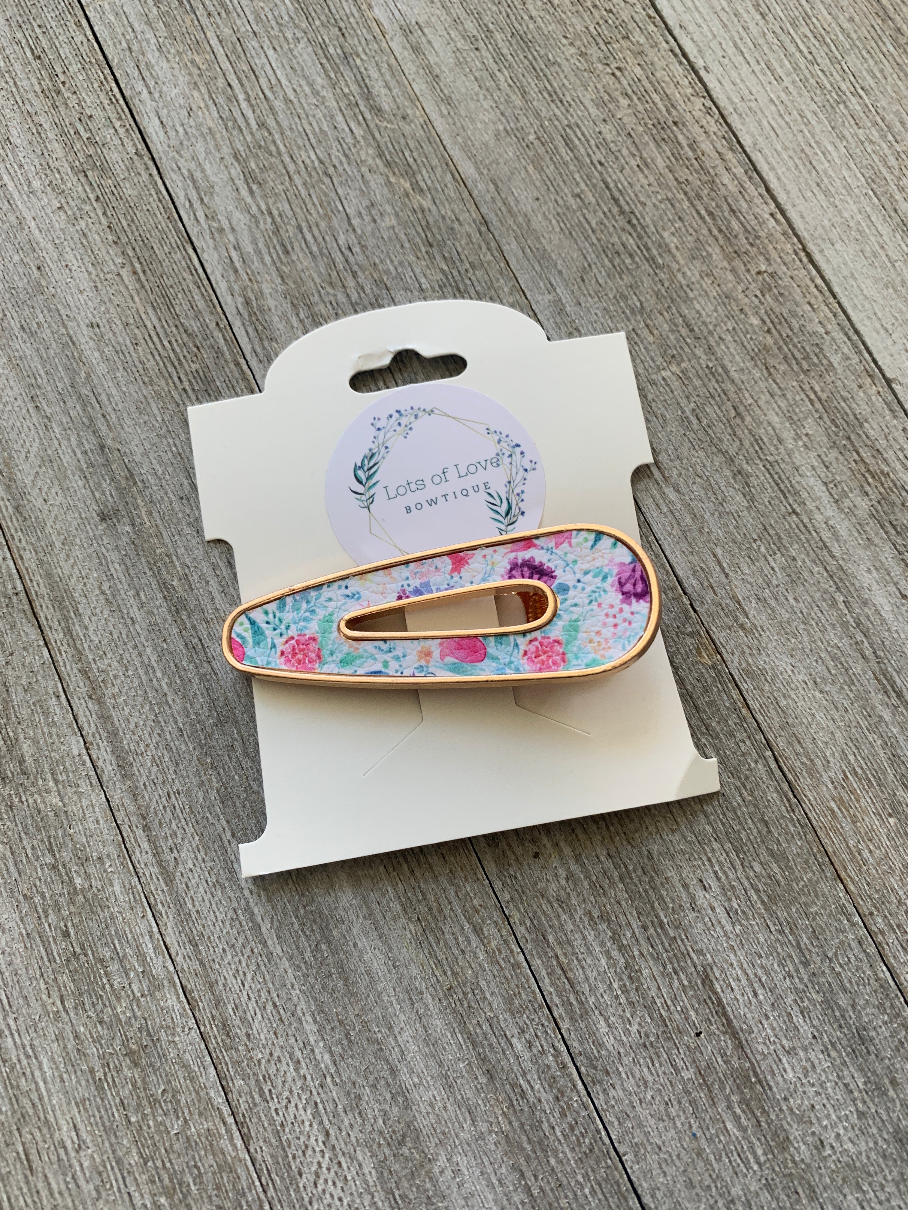 Pastel Floral Hollow Triangle Clip