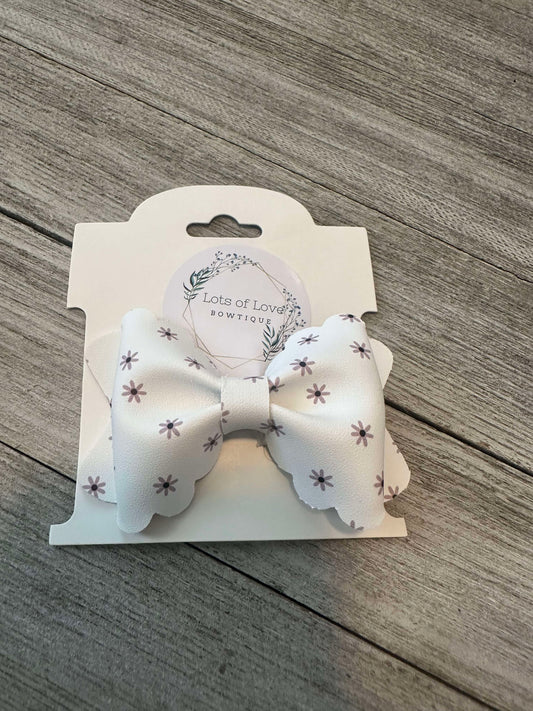 Tiny Daisy Grace Bow