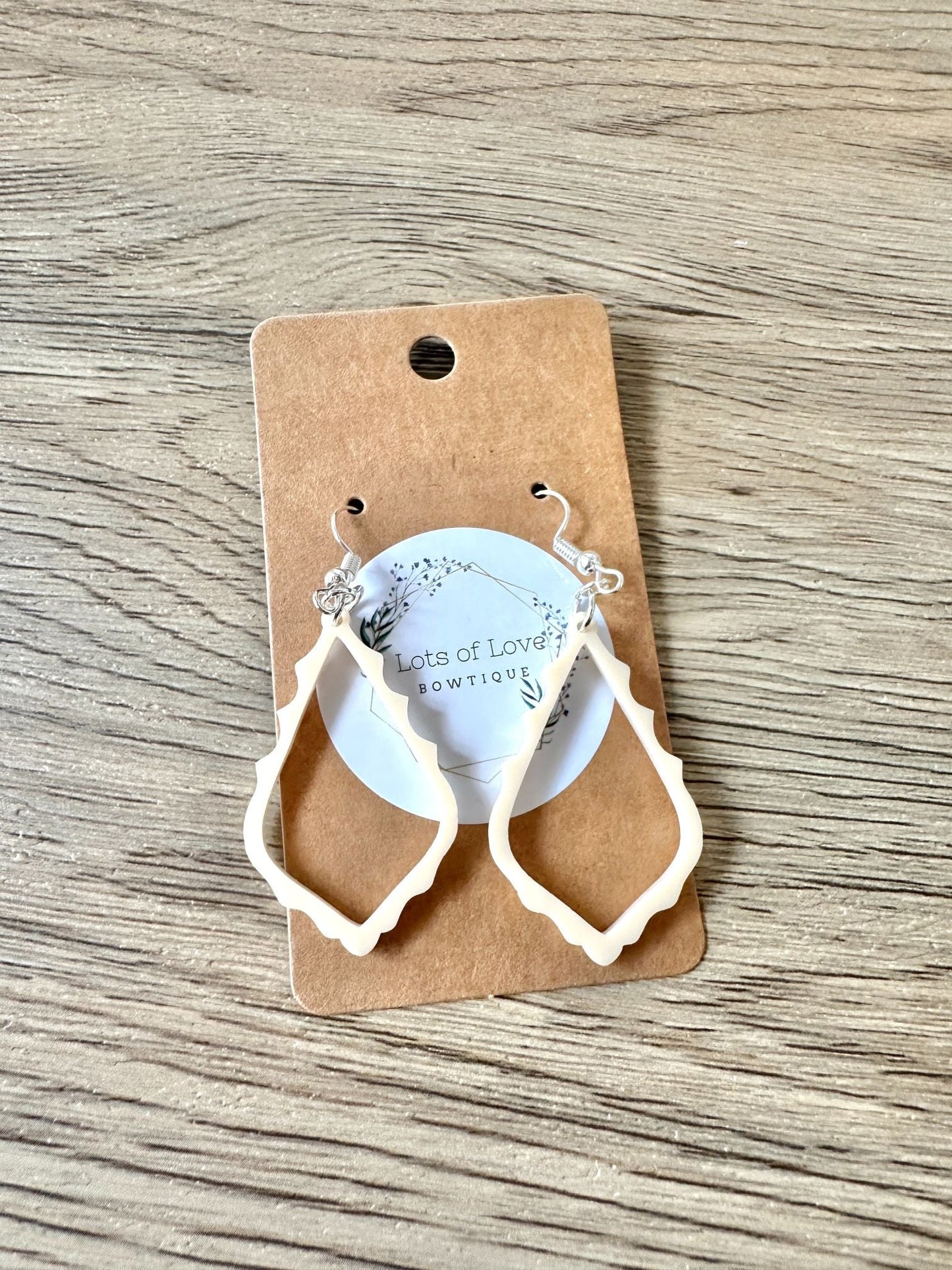 Vanilla Matte Skinny Scalloped Teardrop Earrings