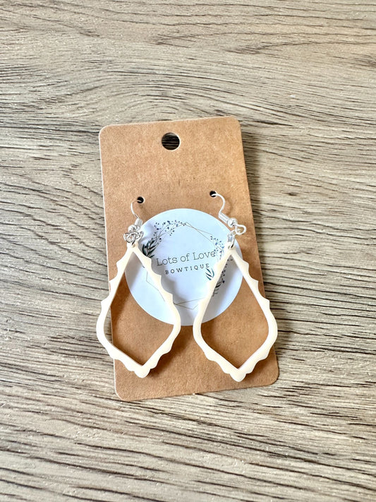 Vanilla Matte Skinny Scalloped Teardrop Earrings