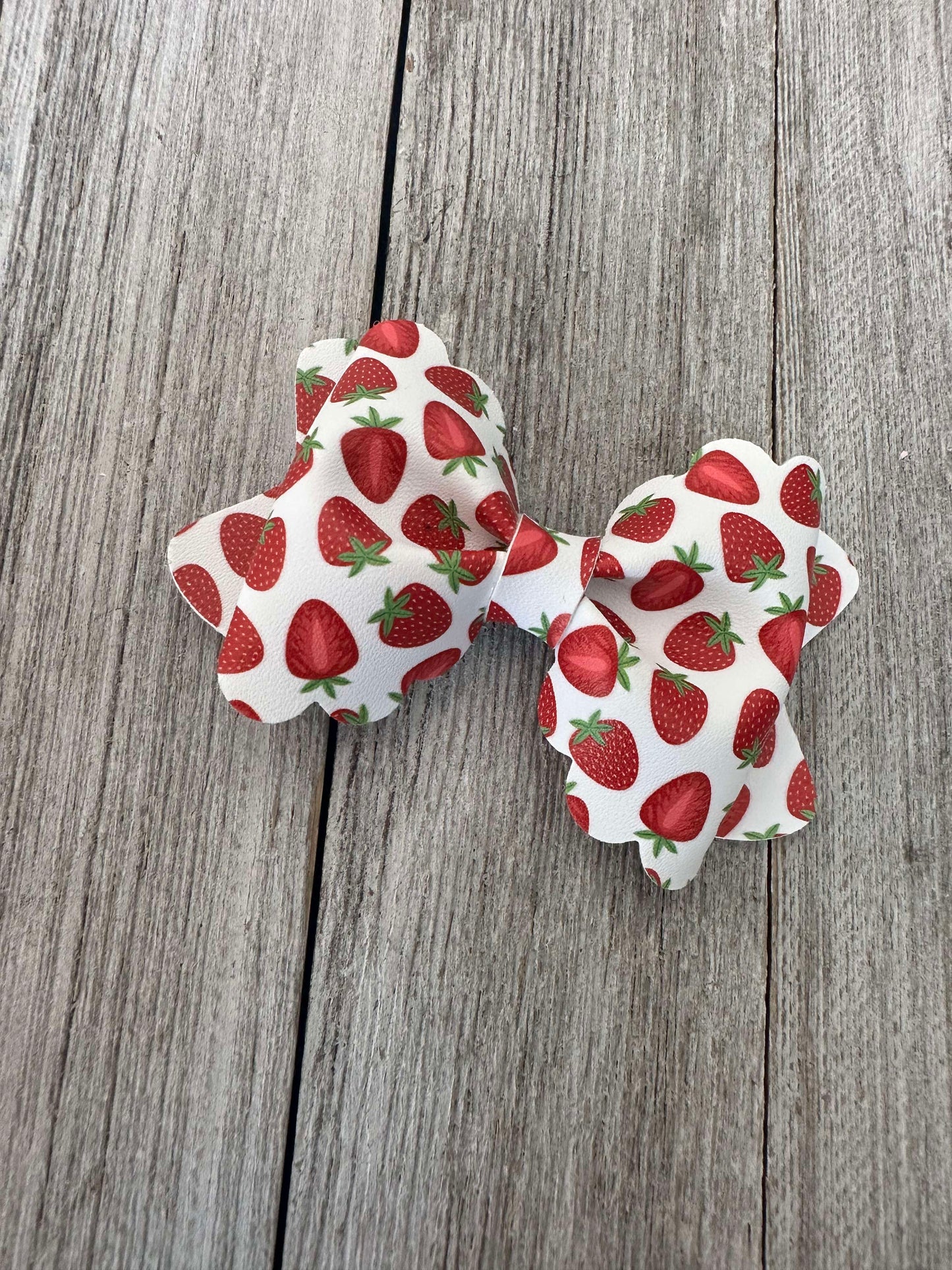 Strawberries Grace Bow