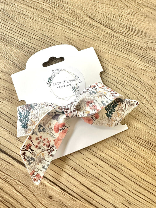 Tan Wildflowers Blakley Bow