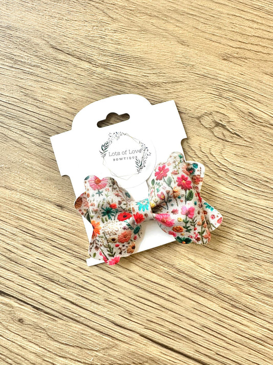 Bright Daisy Faux Embroidered Grace Bow